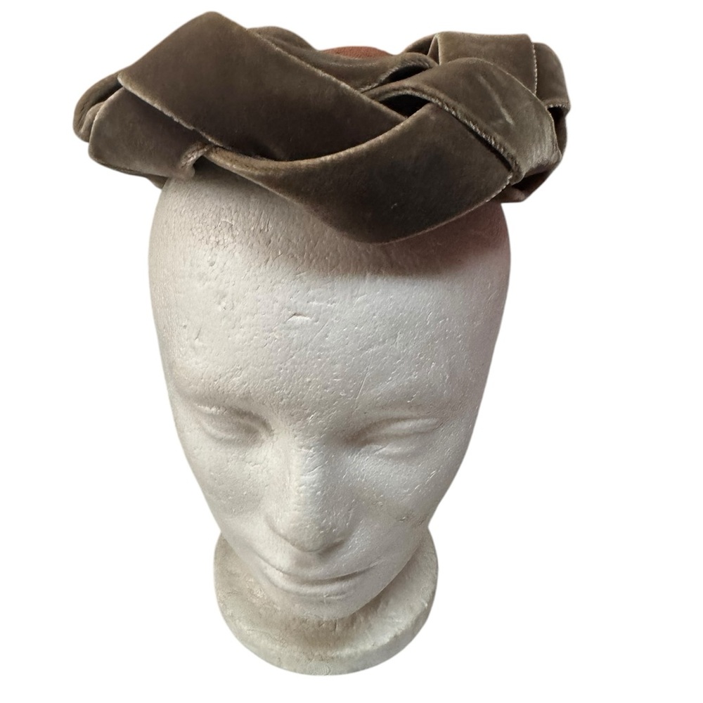 1950s Marshall Field & Company‎ Green Velvet & Brown Ribbon Pillbox Hat